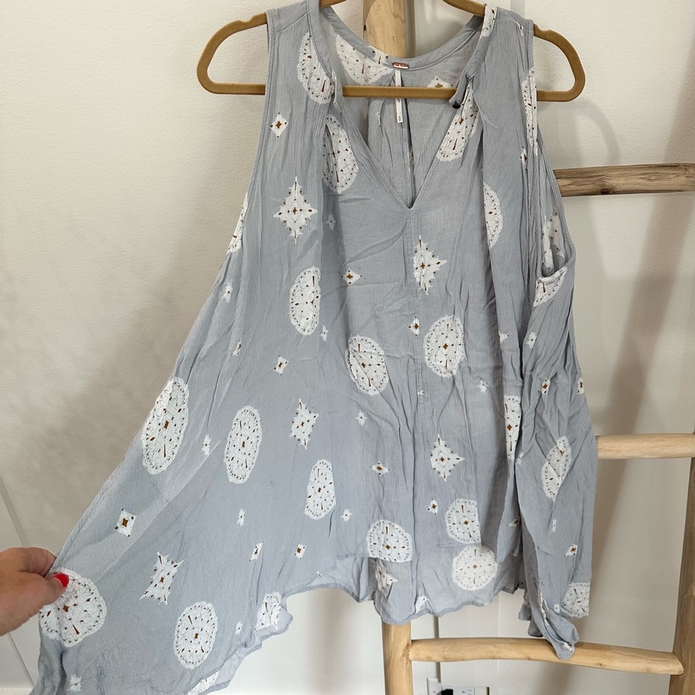 Light Gray Sleeveless Eyelet Tunic Tank Top